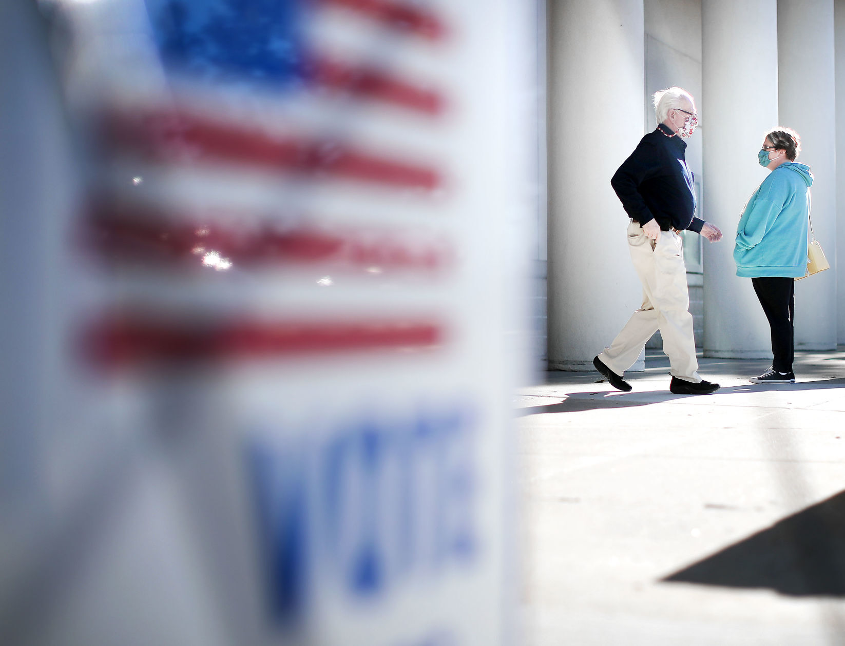 JVG_201103_POLLS11_AW
